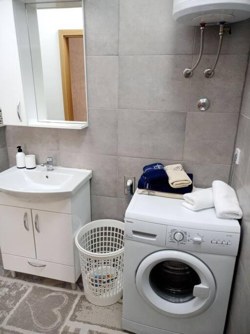 Obiteljski Stan Kastel Luksic Apartamento Kaštela Exterior foto