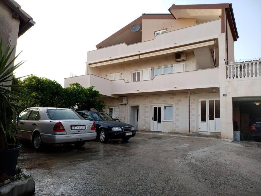 Obiteljski Stan Kastel Luksic Apartamento Kaštela Exterior foto