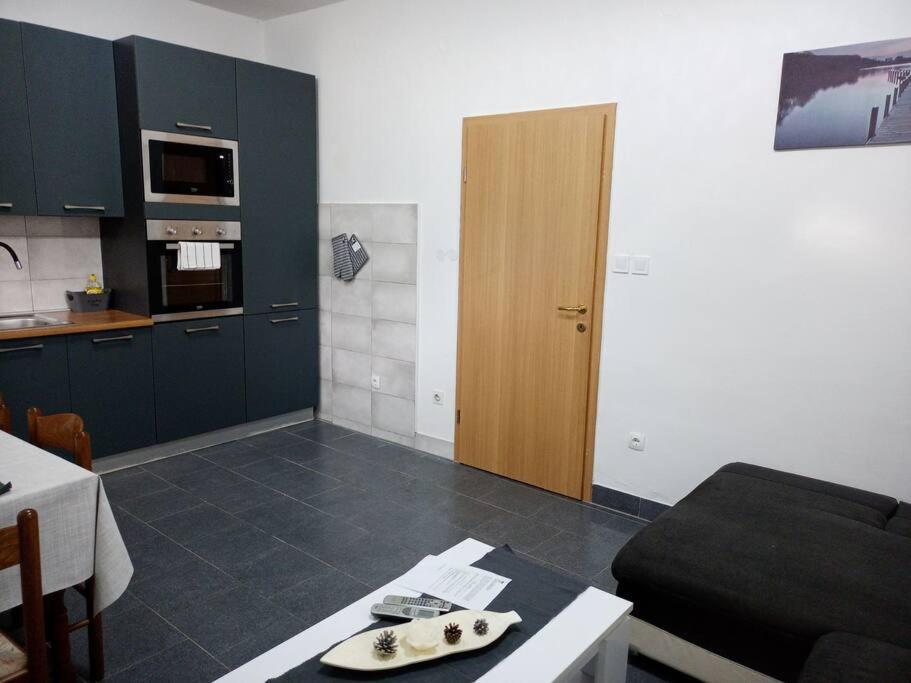 Obiteljski Stan Kastel Luksic Apartamento Kaštela Exterior foto