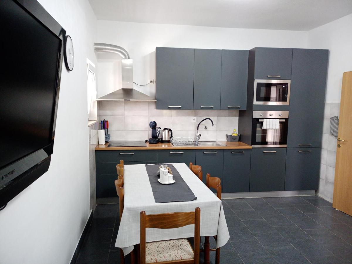 Obiteljski Stan Kastel Luksic Apartamento Kaštela Exterior foto
